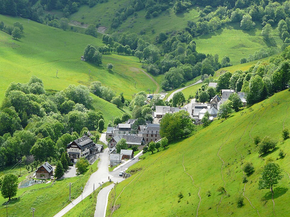Bourg — d'Oueil village