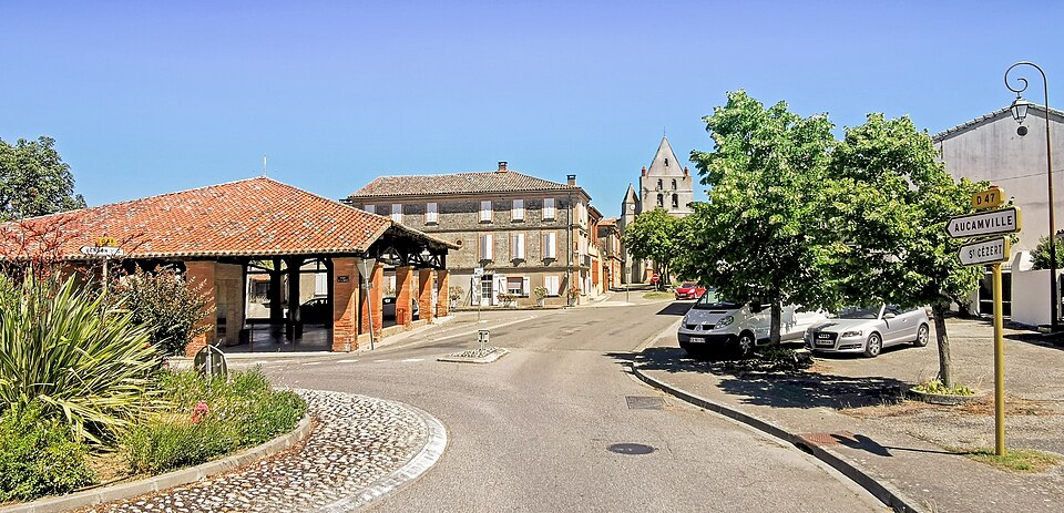 Le Burgaud — La Place de la halle