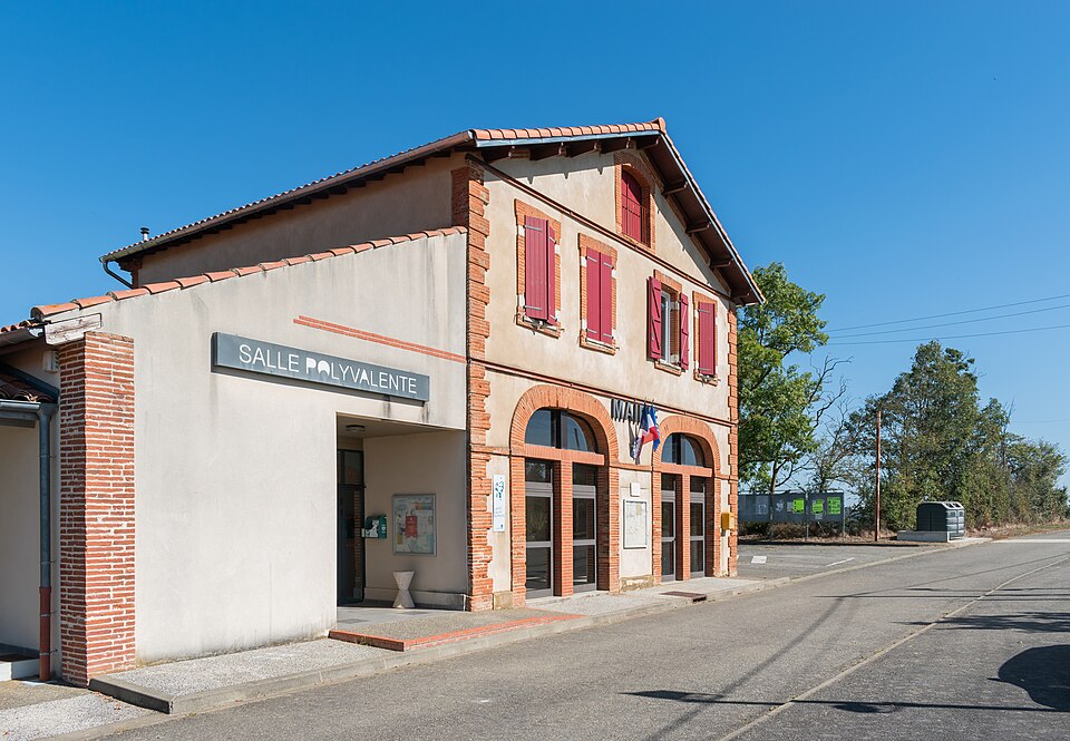 Town hall of Casties — Labrande (2)