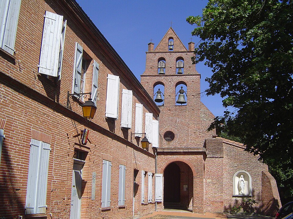 Espanes — mairie — eglise
