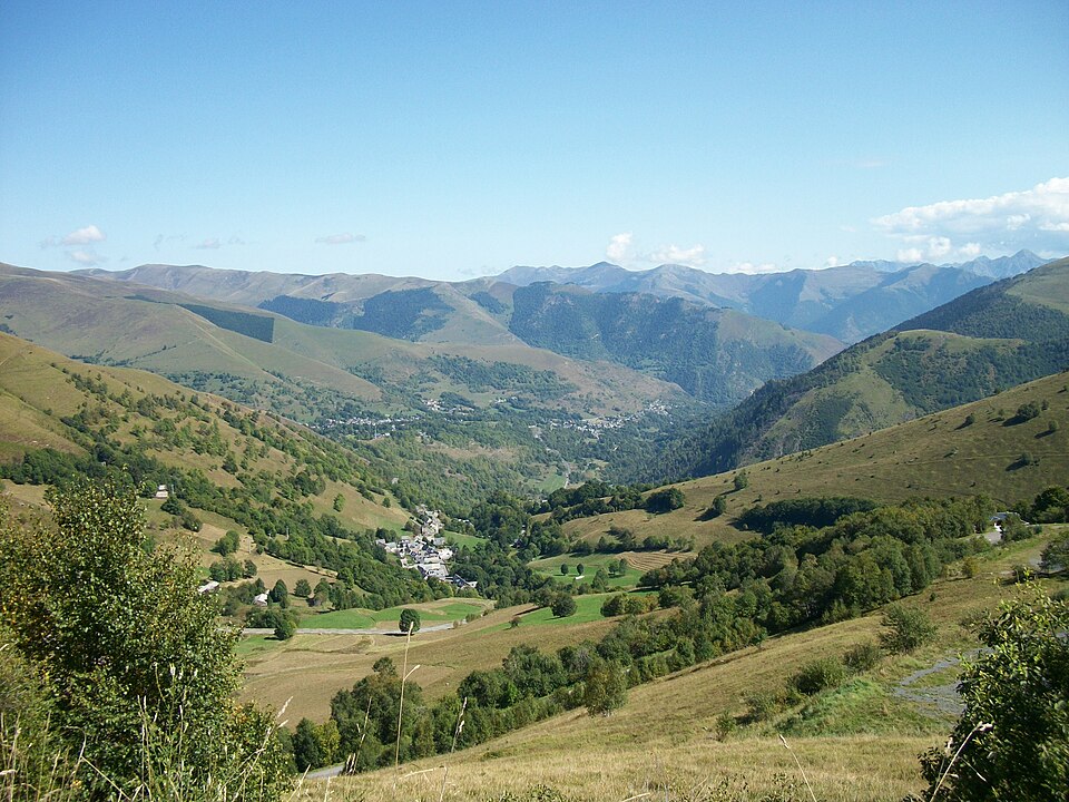 Village de Gouaux — de — Larboust