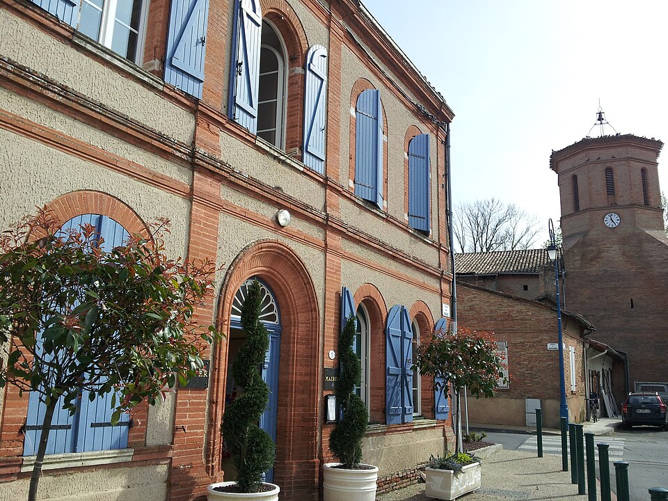 Mairie et église de Lasserre (Haute Garonne)