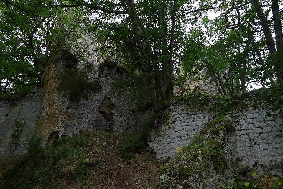 Lespugue — ruine du château
