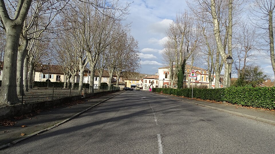 Lévignac — sur — Save — Place du Padouenc — 20141204