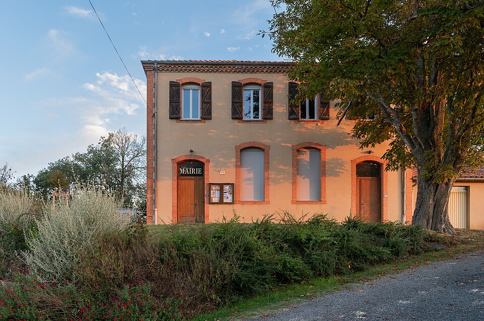 Town hall of Mauvezin HG (4)