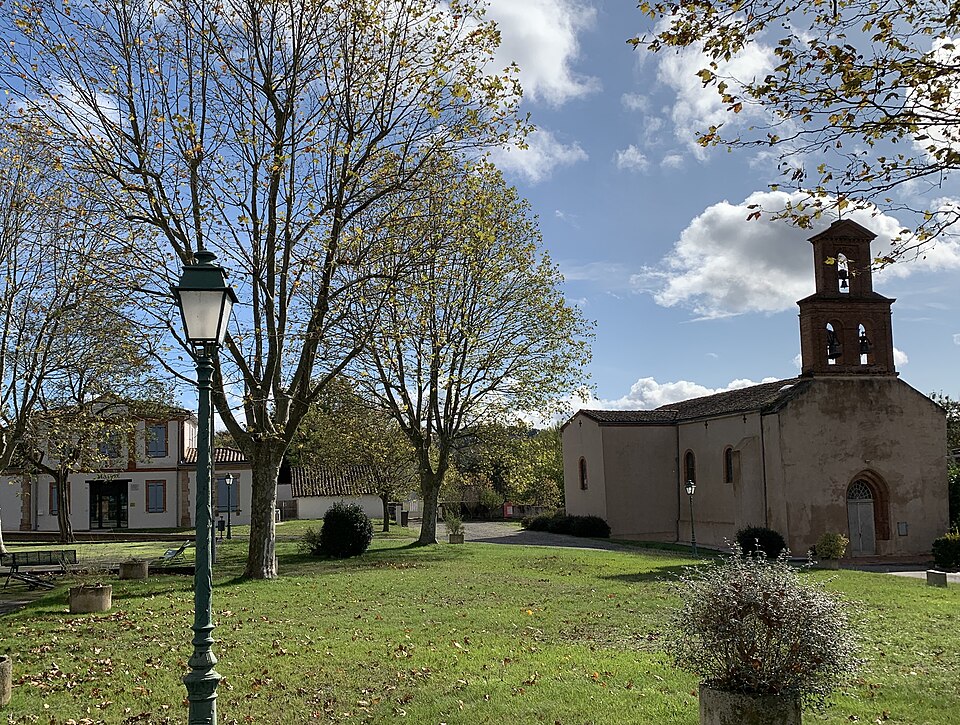 Mérenvielle — Mairie et église