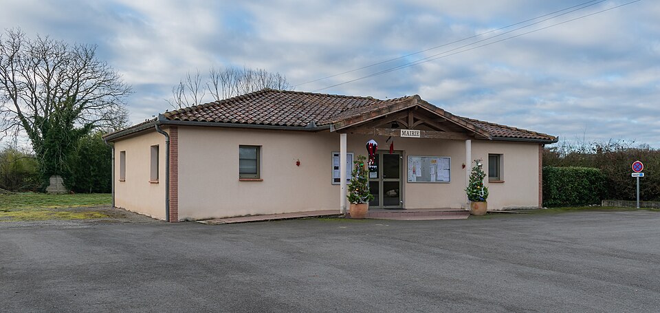 Town hall of Molas (2)
