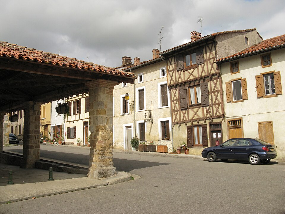 Montbrun — Bocage Market place