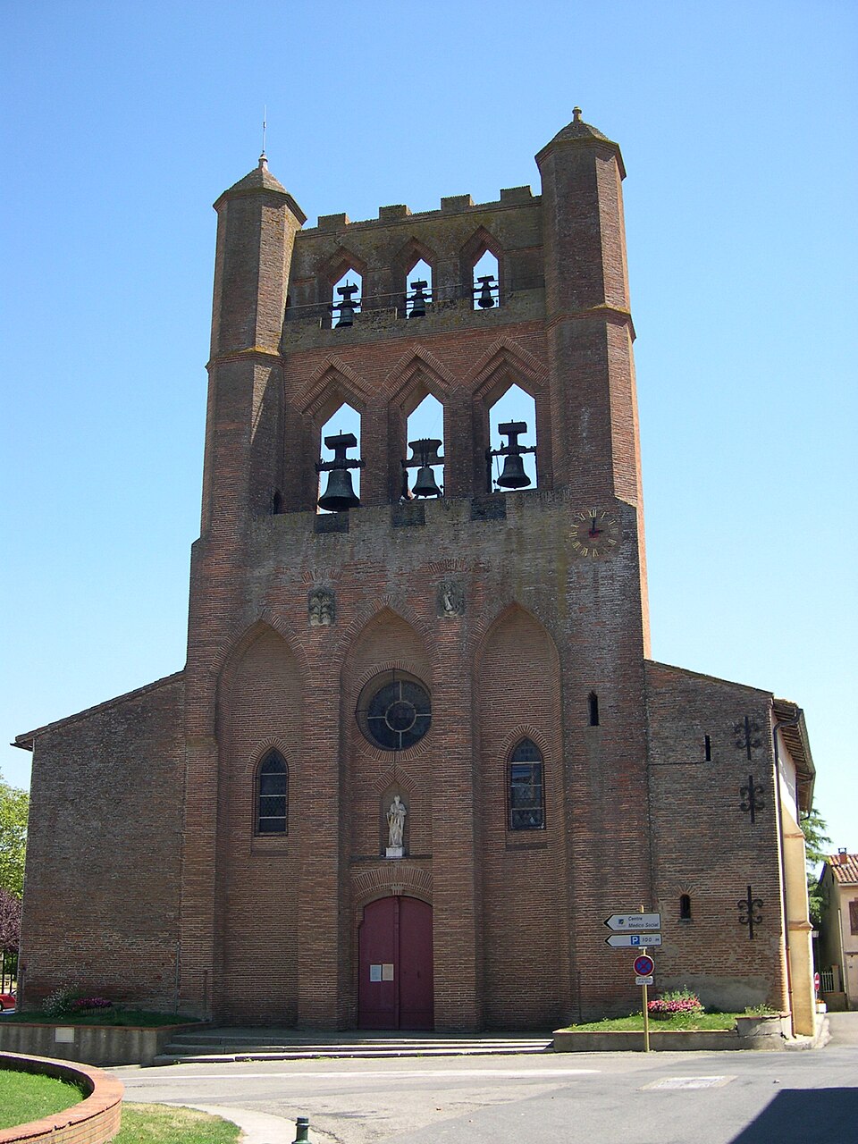 Montgiscard FacadeEglise ClocherMur