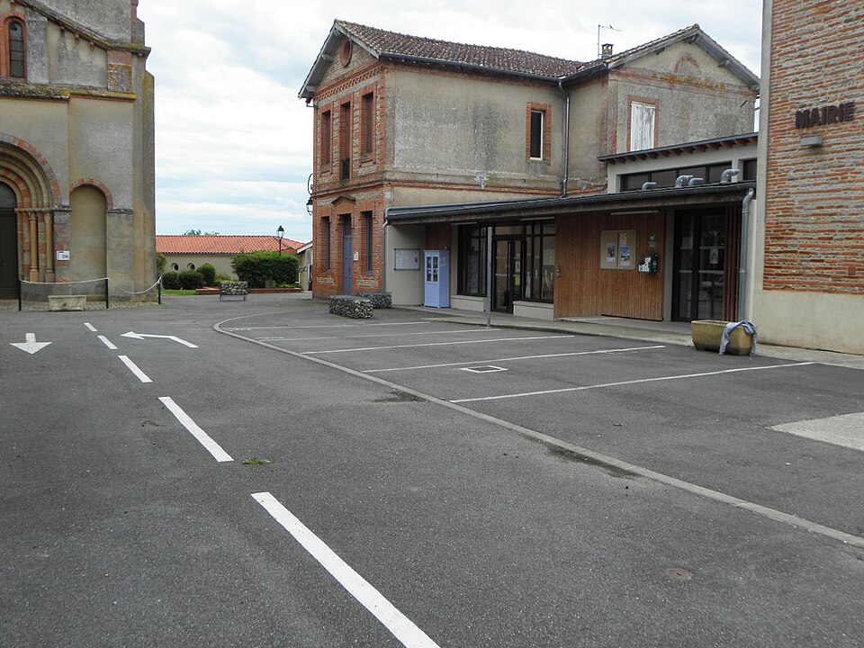 Roquesérière — mairie et église — boîte à livres