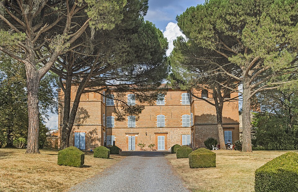 Château de Saint — Genies Bellevue — Façade