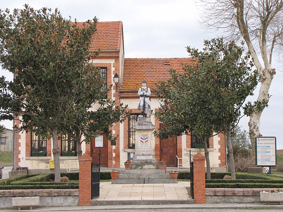Mairie de Saint — Léon