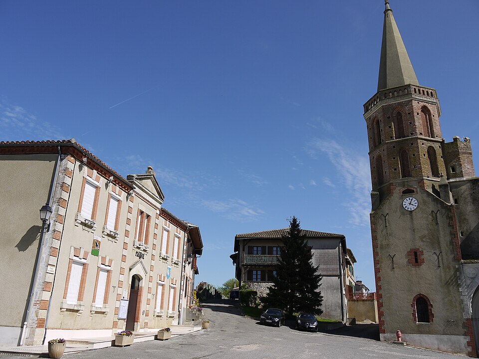 Aubiet — Place de la mairie