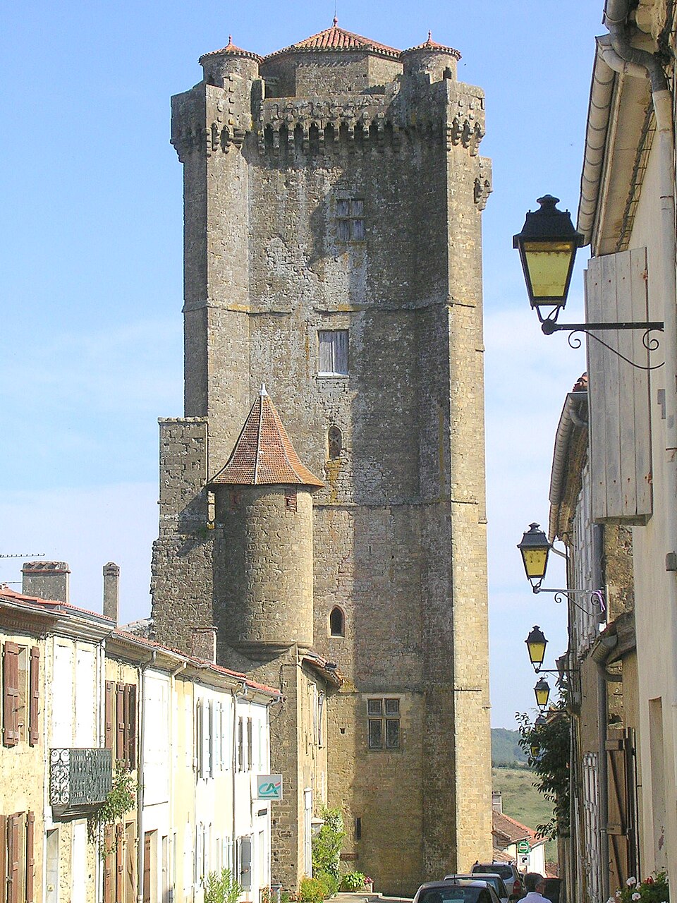 Bassoues tour 1