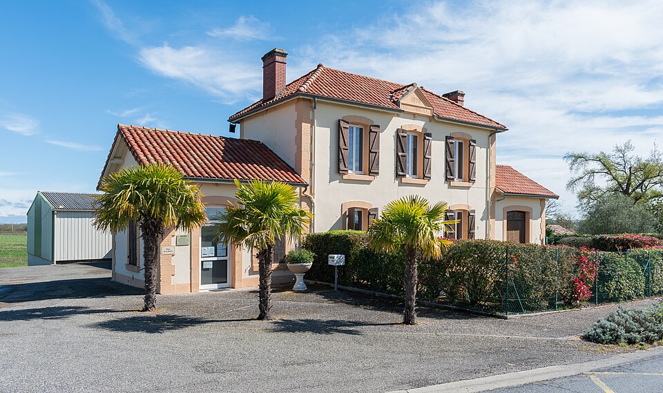 Town hall of Bourrouillan (1)