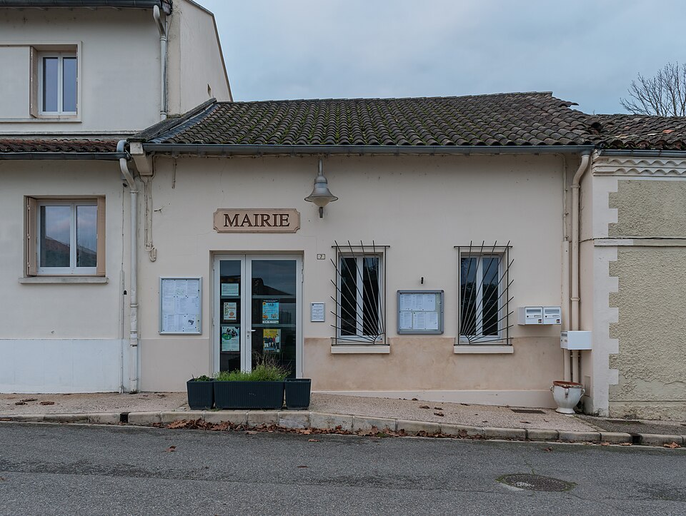 Town hall of Castillon — Saves (2)