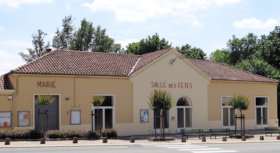 Dému — Mairie, salle des fêtes