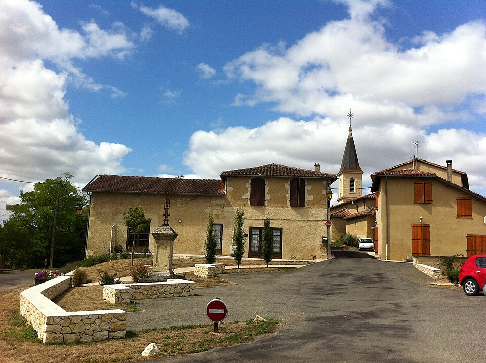 Vue sur le village de Duran (Gers, France)