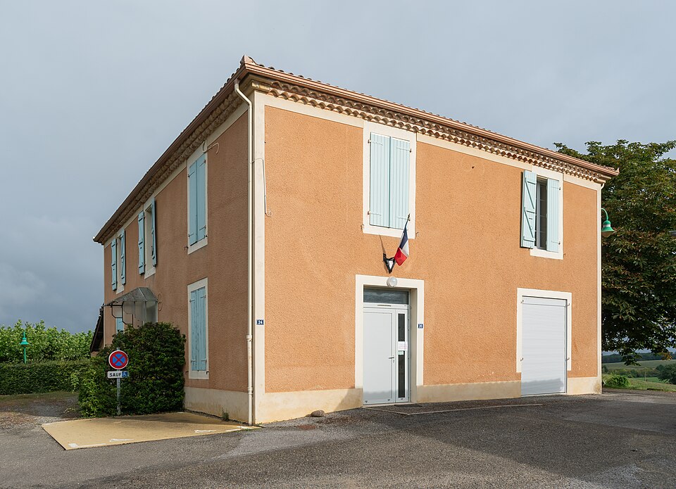 Town hall of Estipouy (1)
