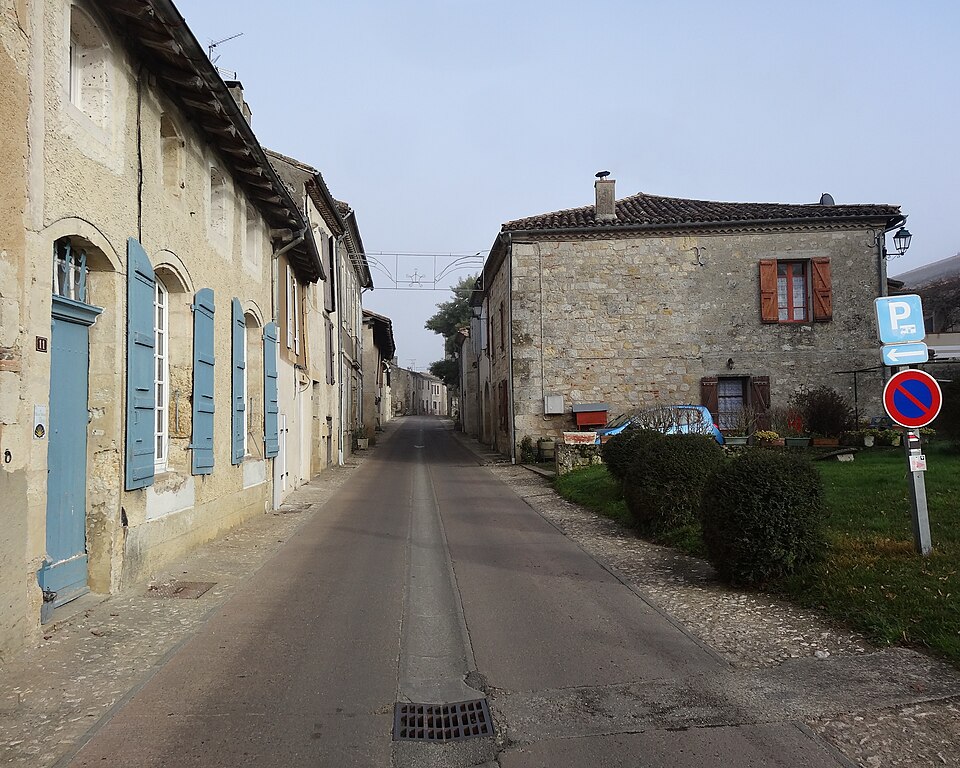 Flamarens 2021 06 — Rue principale