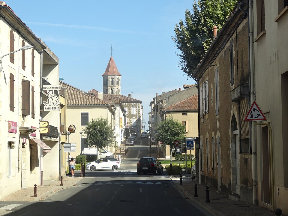 Fleurance 2018 32 — Avenue Martial Cazes et clocher