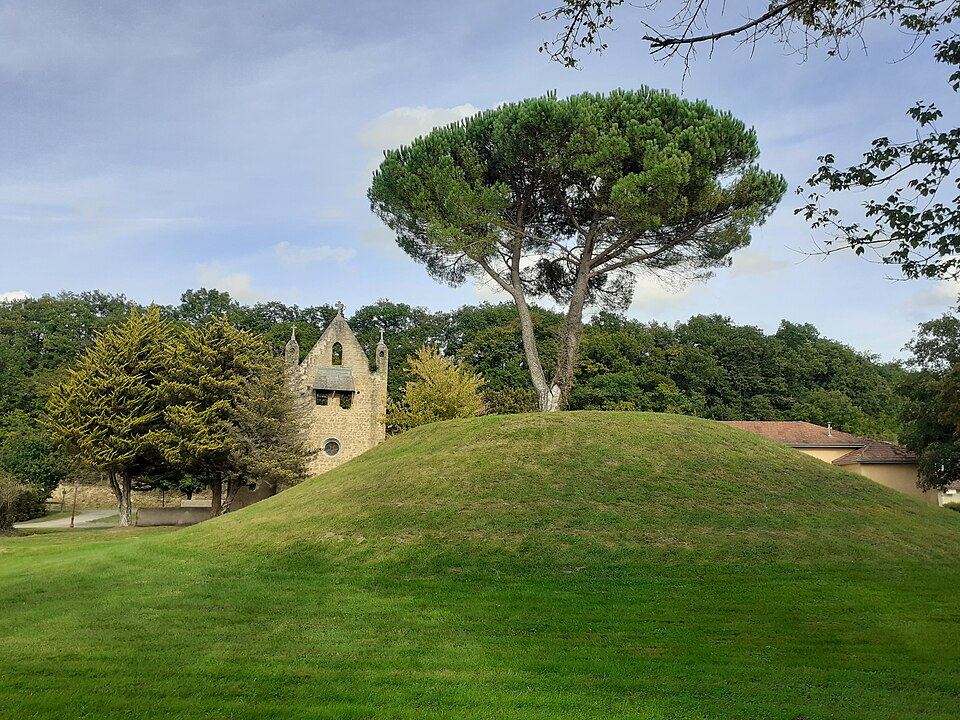 Motte féodale et église de Lamazère