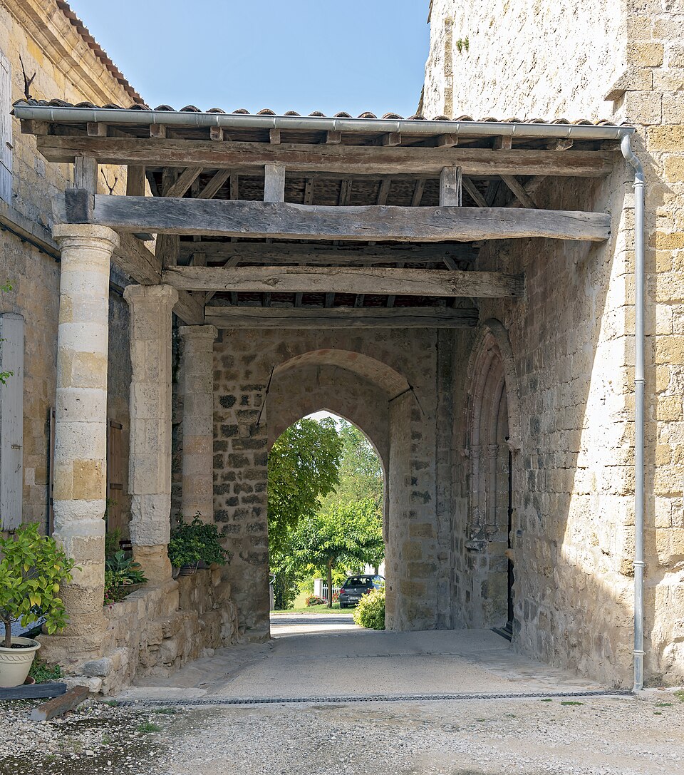 Ligardes — La porte gothique fortifiée