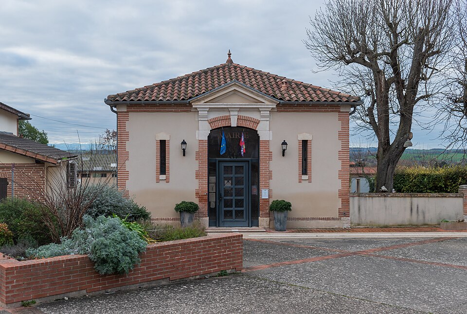 Town hall of Noilhan (2)