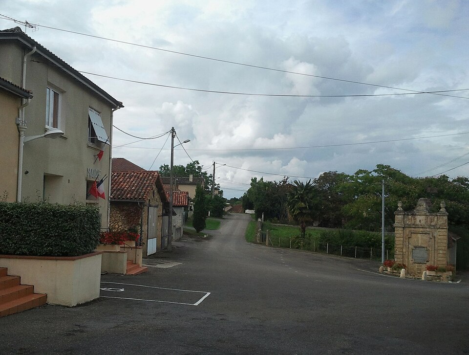 Orbessan — Place du village