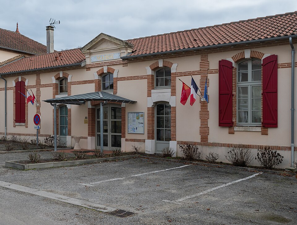 Town hall of Puylausic (2)