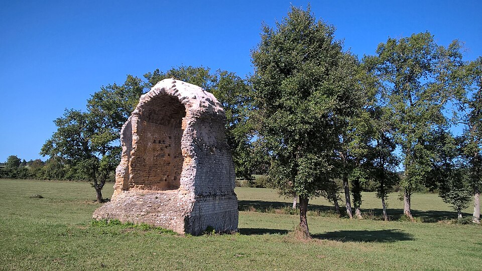 Pile gallo — romaine de la Montjoie (ou bien temple?) , comune de Roquebrune (Gers)