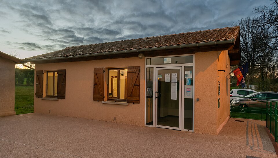 Town hall of Saint — Andre Gers (2)