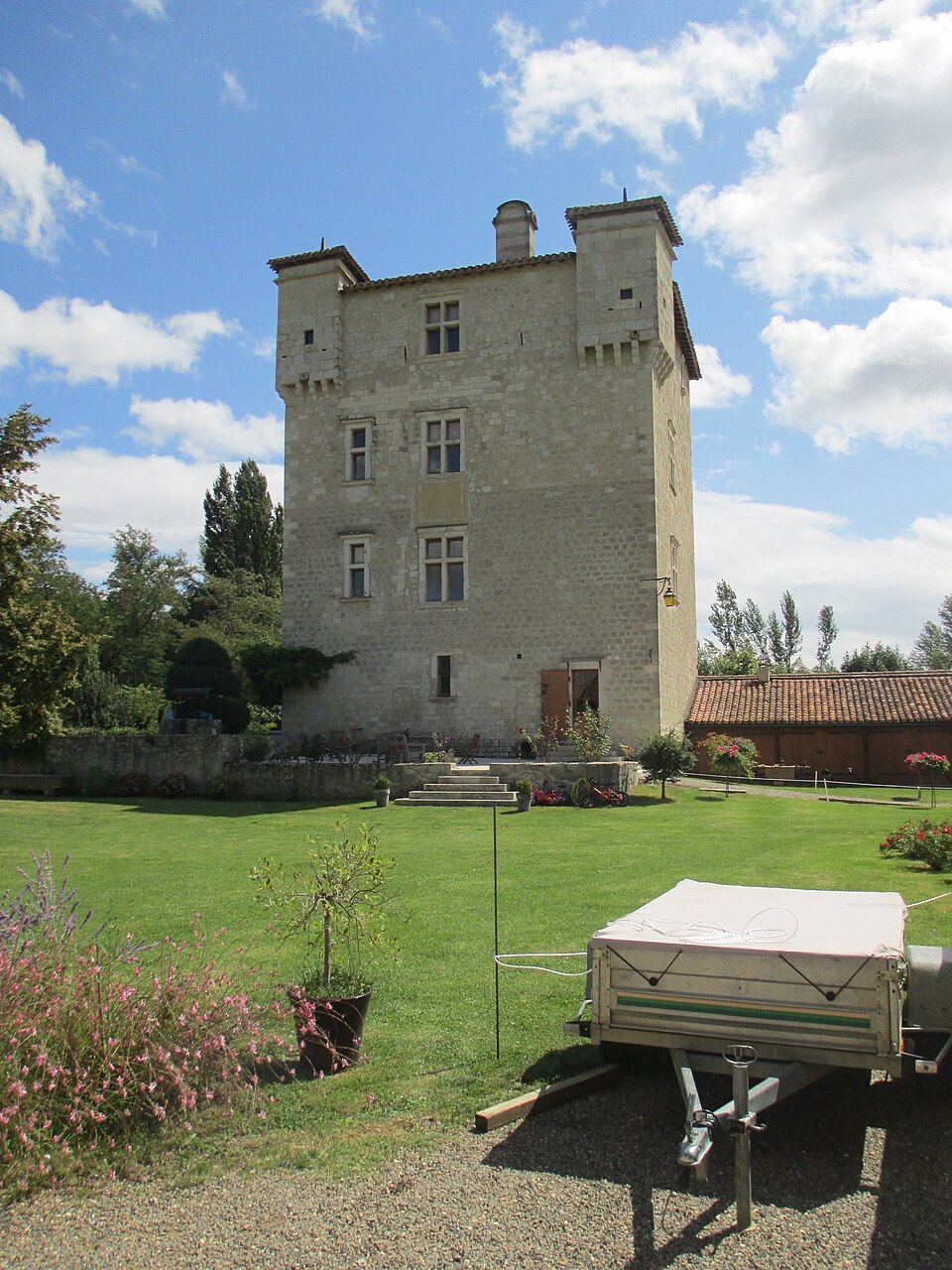Donjon de Herrebouc dans le gers