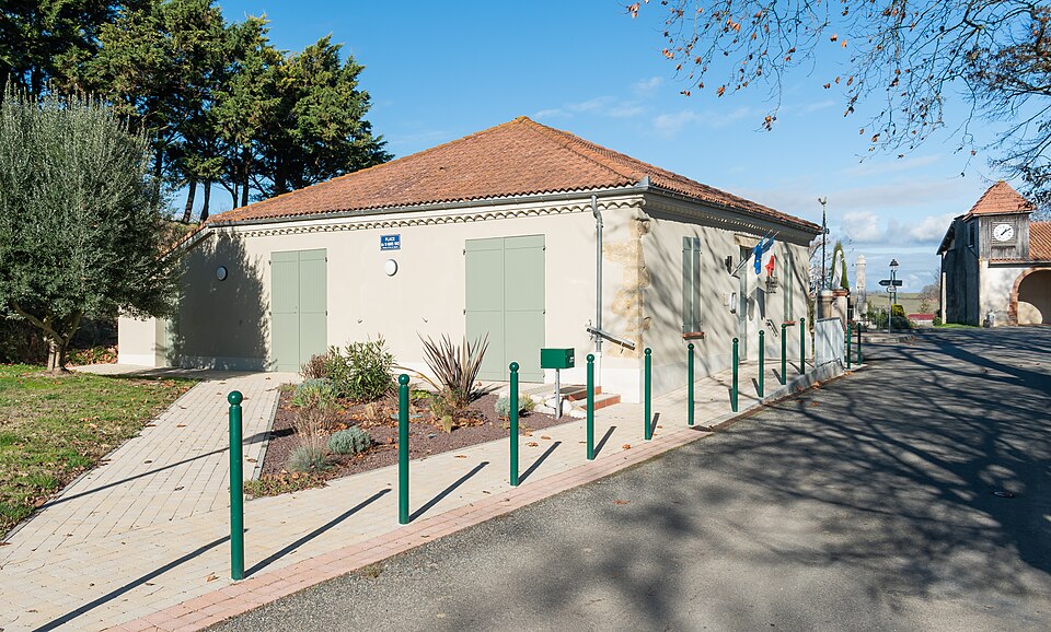 Town hall of Saint — Soulan (1)