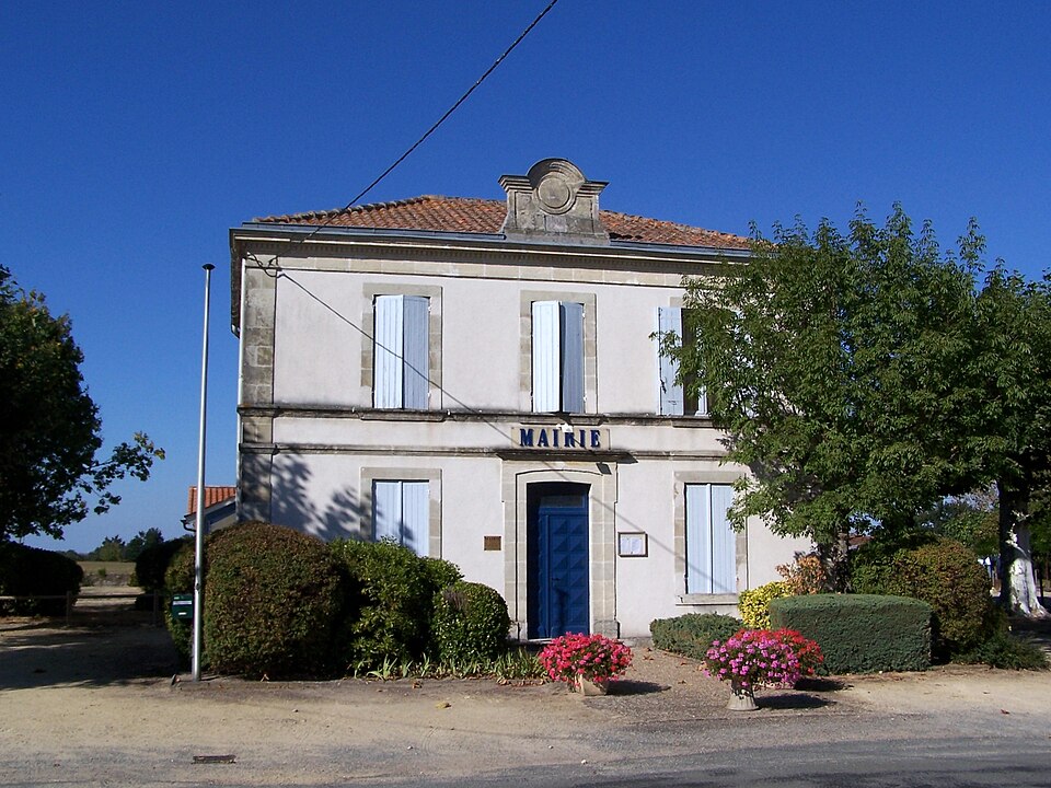 Cours — les — Bains Mairie