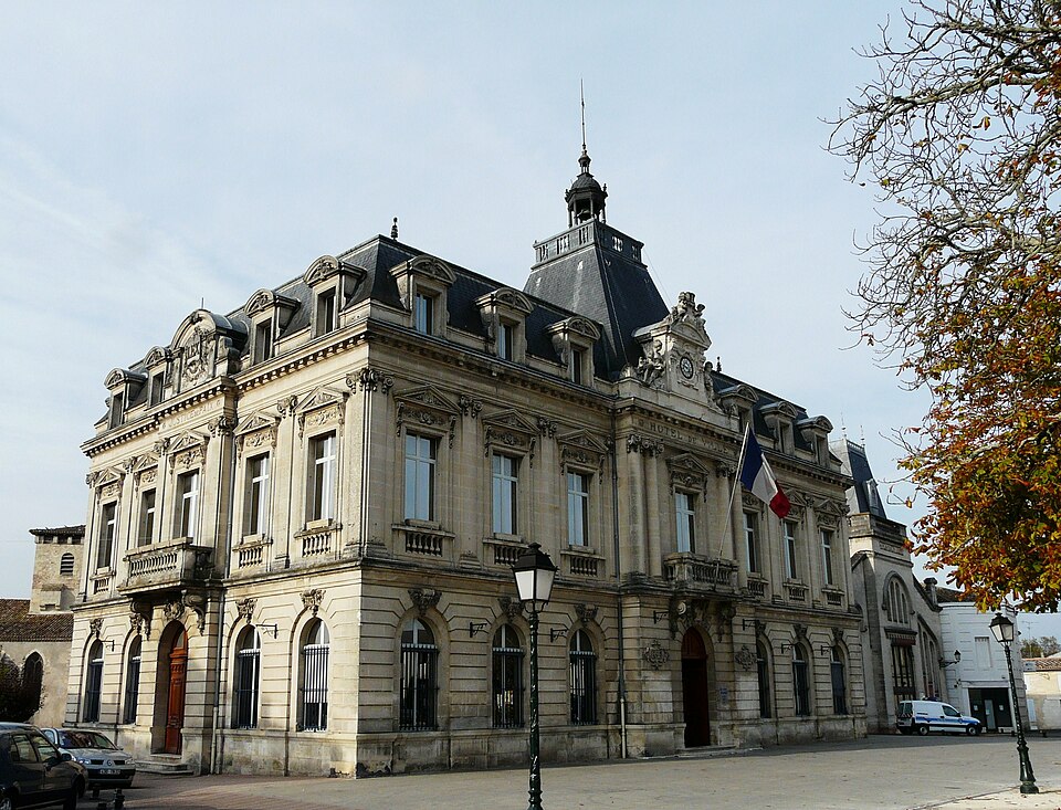 Coutras hôtel de ville