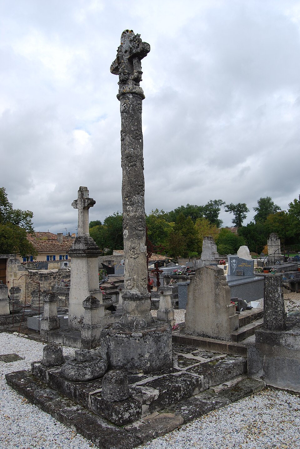 Daignac Croix de cimetière
