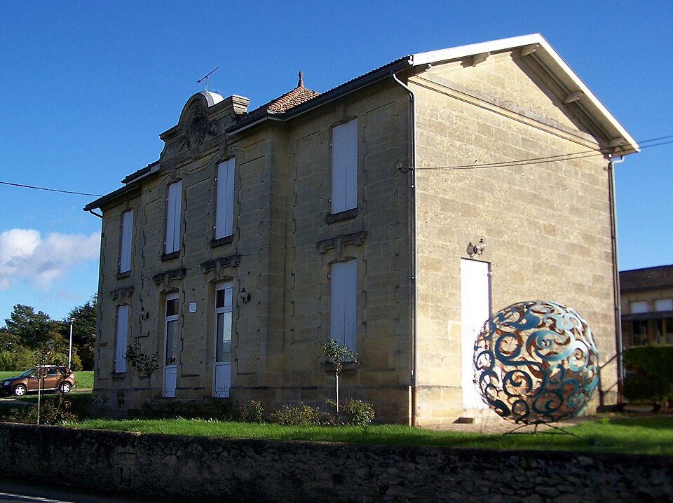 Naujan — et — Postiac Mairie