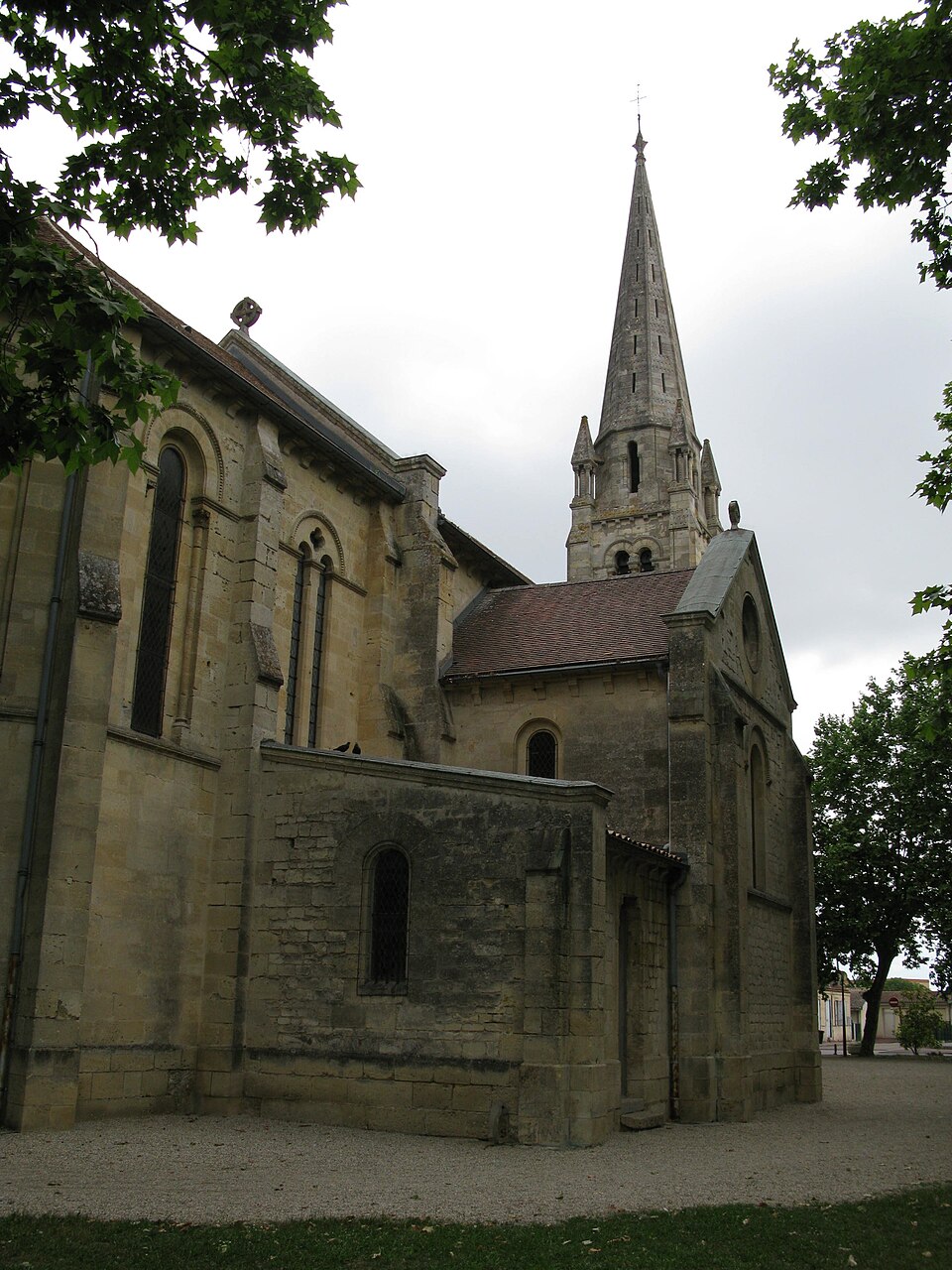 Parempuyre — l'église, vue arrière