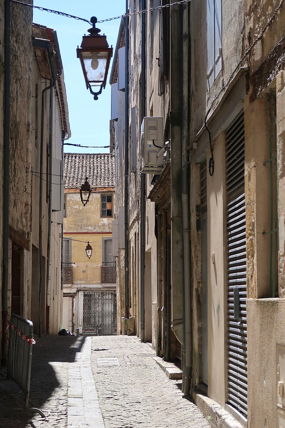 Rue Alphonse — de — Poitiers, Sainte — Foy — la — Grande, Gironde 1