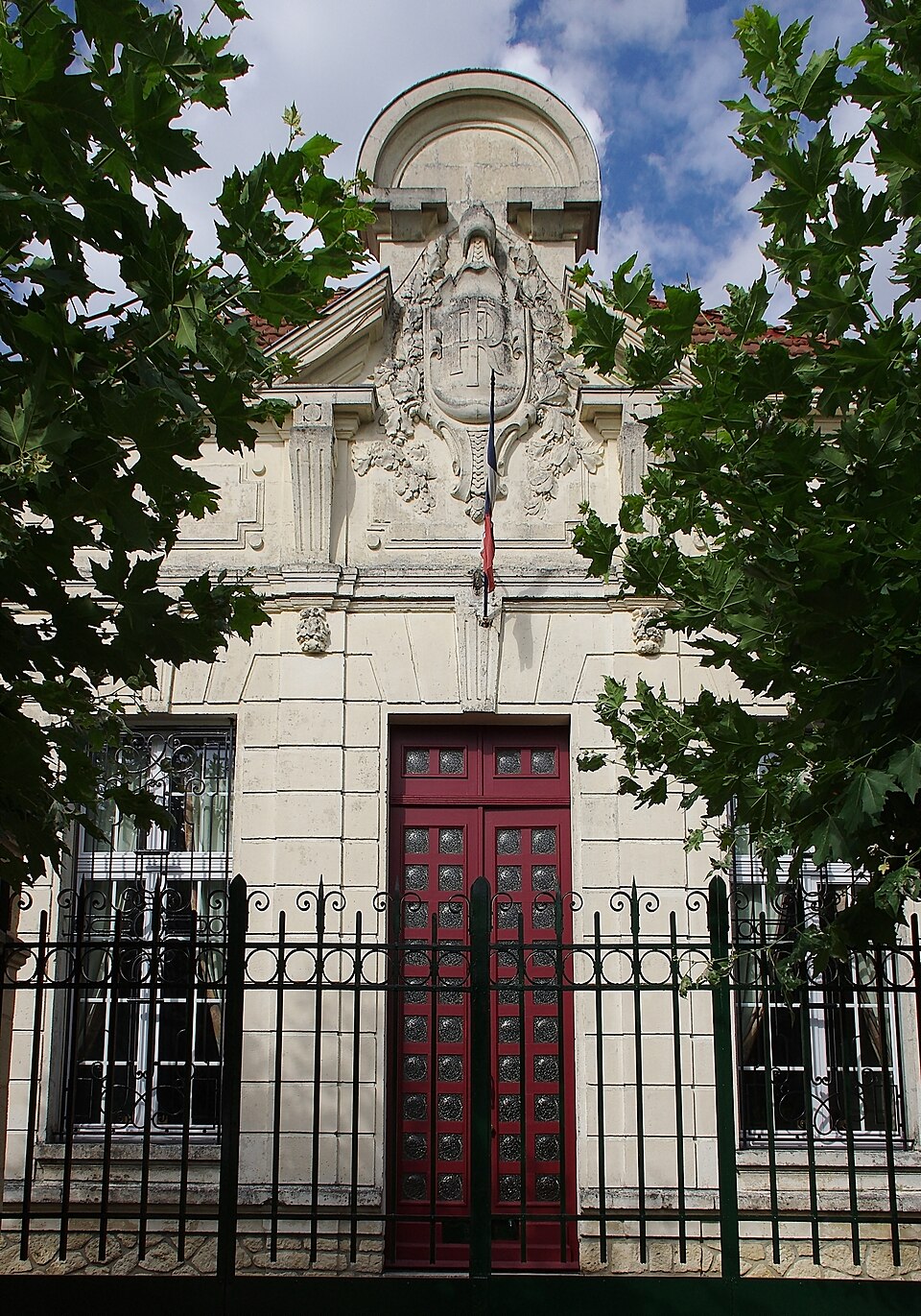 St — Jean — de — Blaignac Entrée mairie 2012