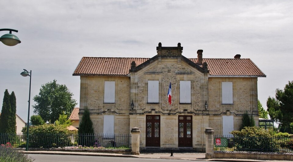 028 St Laurent — des — Combes ( 33330 )
