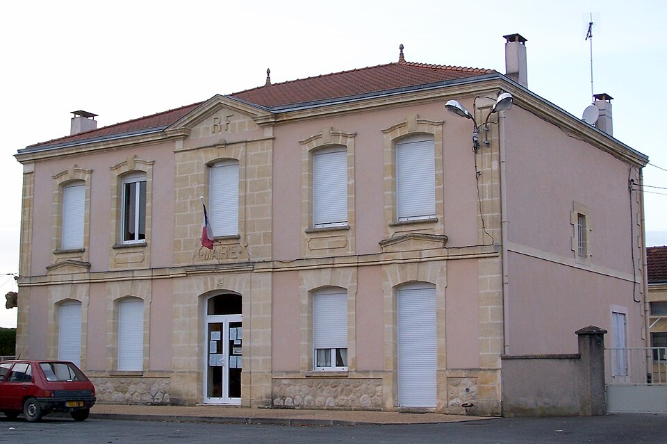 Saint — Laurent — du — Bois Mairie