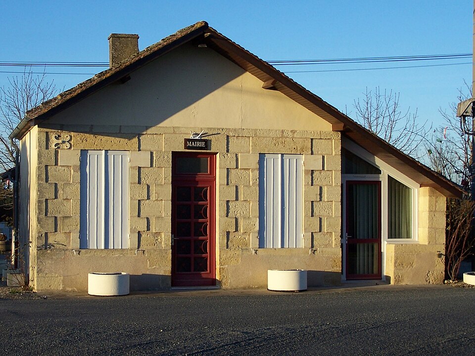 Saint — Loubert Mairie