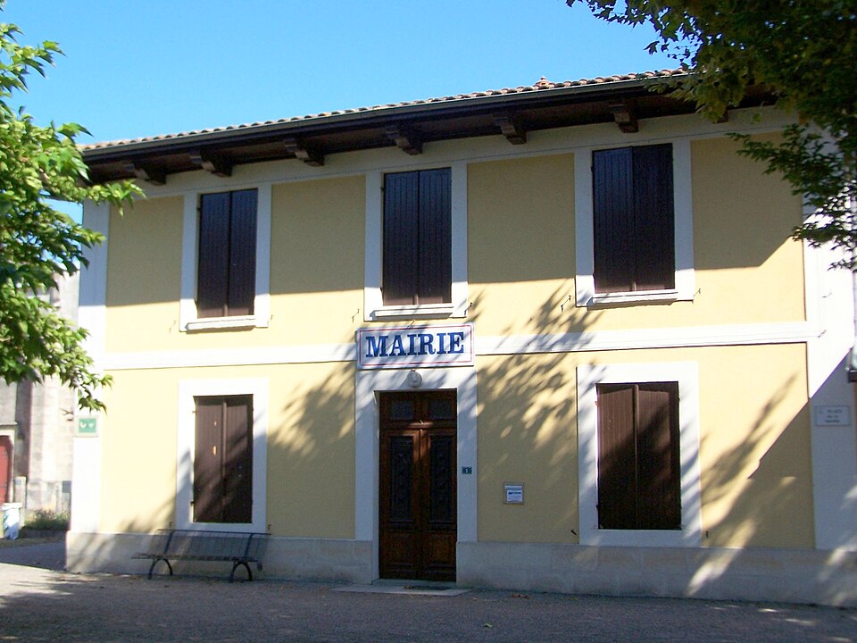 Saint — Magne Mairie