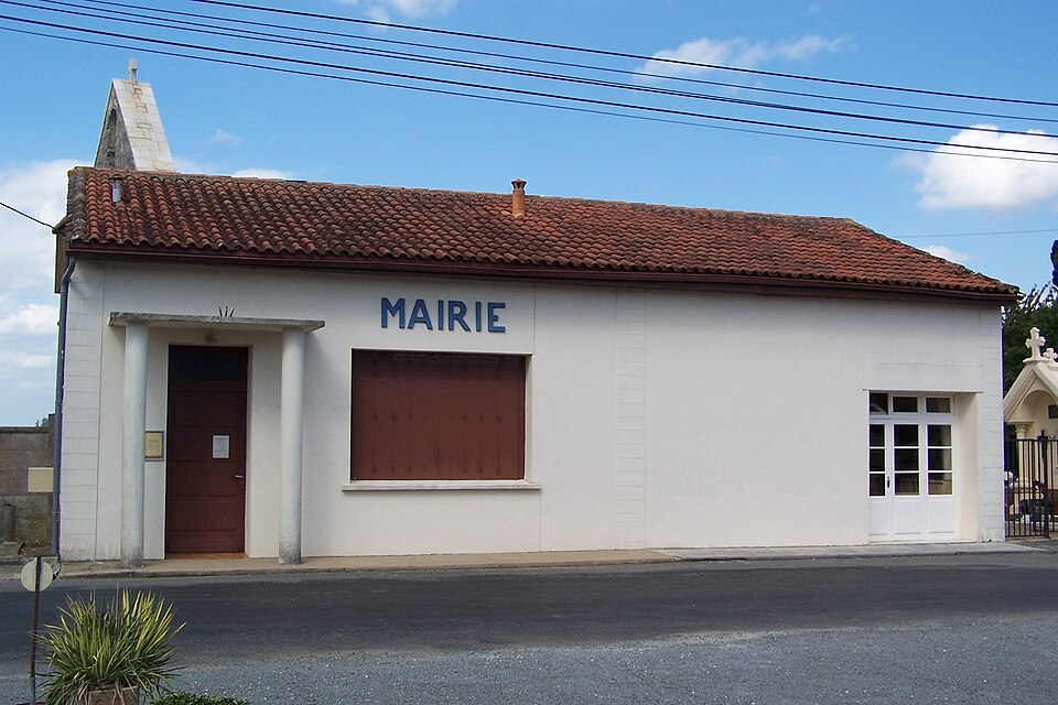 Saint — Sève Mairie