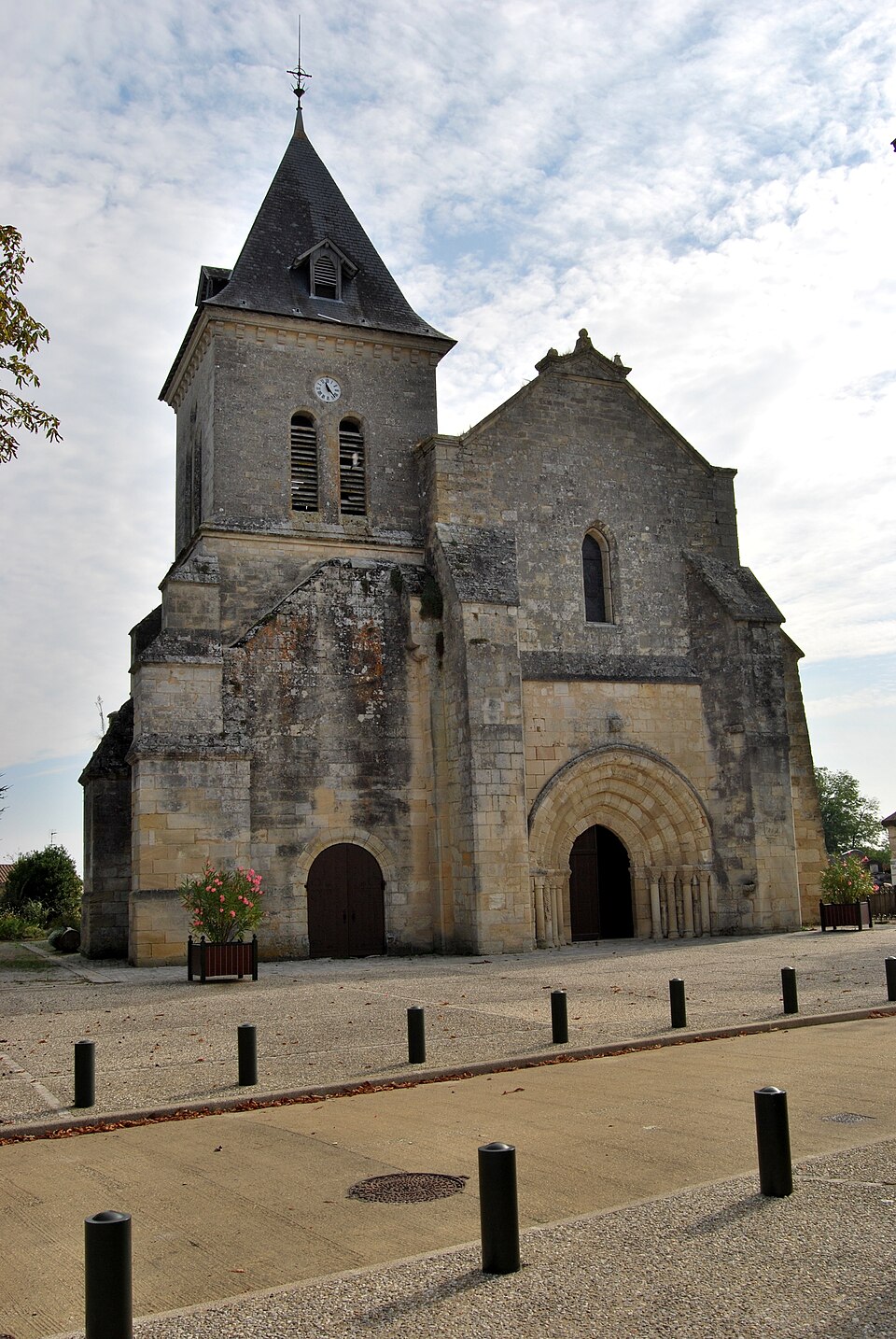 Villegouge église St Pierre 1