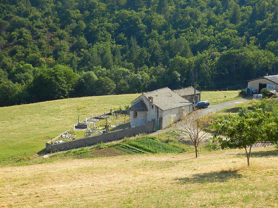 Church and cemetery in Cassagnoles