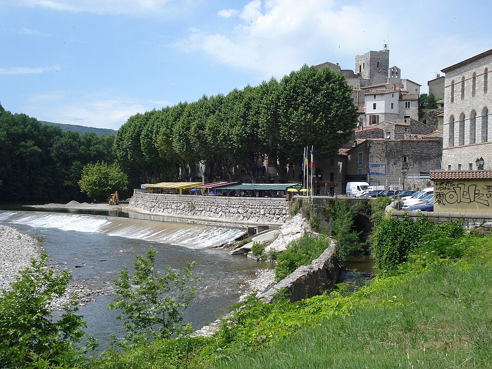 Laroque, l'église, l'Hérault et le barrage