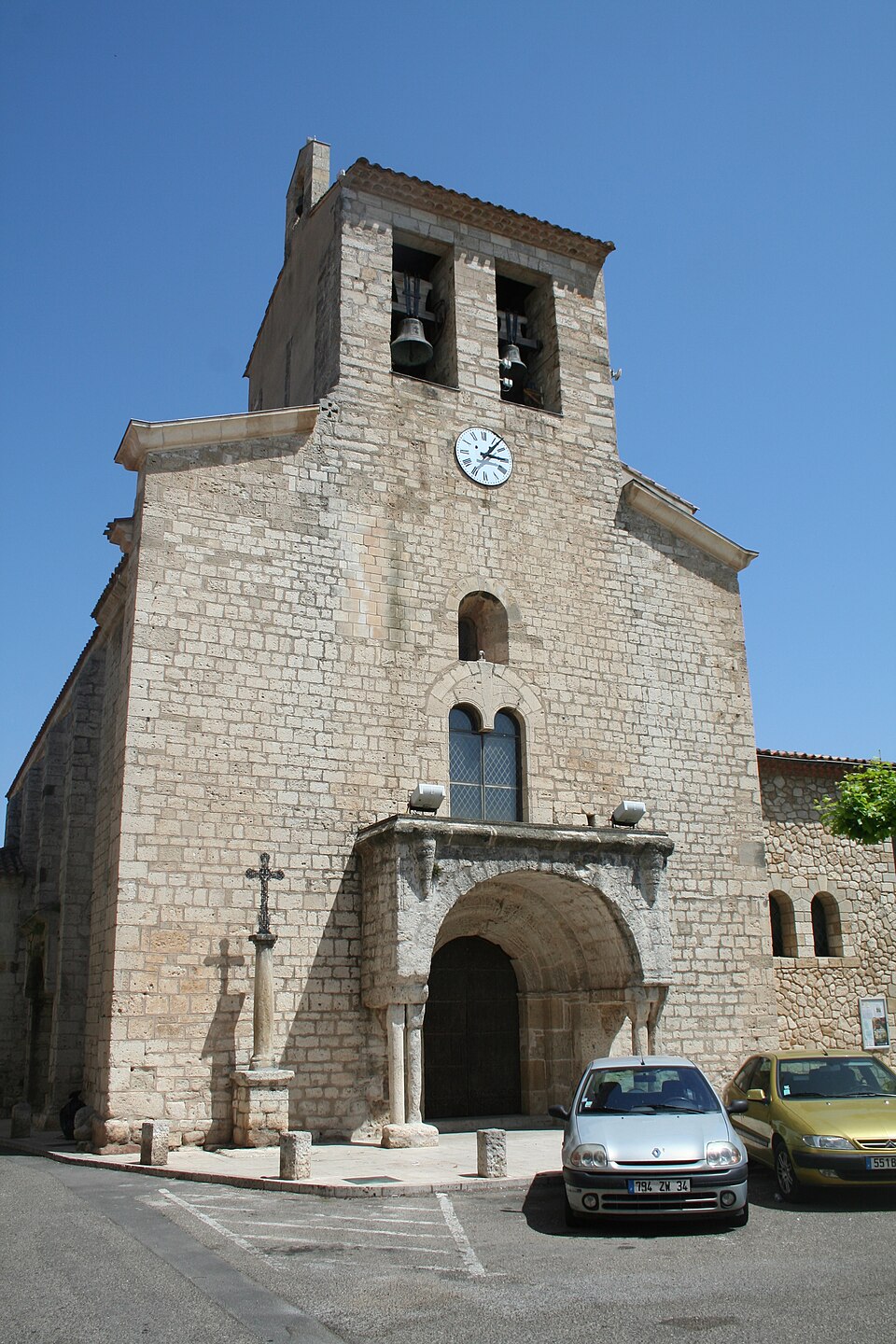 Magalas St — Laurent façade